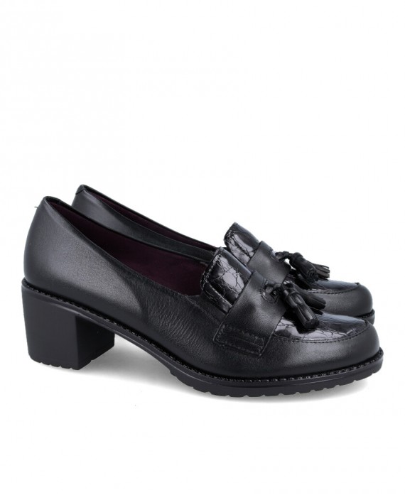Pitillos 5331 Women's black loafers with heels