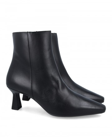 Botines para mujer en color negro Caracteristicas con cremallera tacon 6 cm zapato de estilo casual suela de goma termoplastica