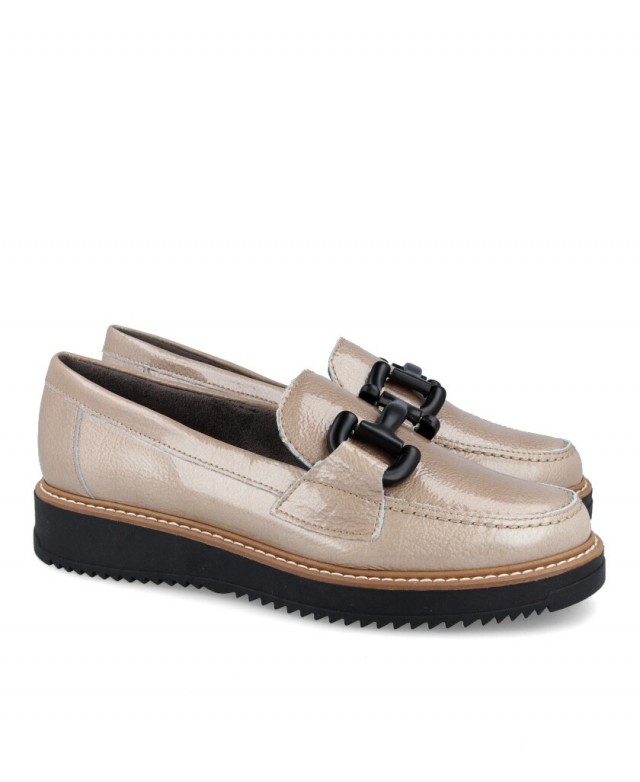 Pitillos 5392 Beige patent leather moccasins