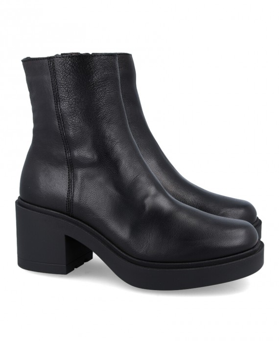 Paula Urban Oldy 24-1209 Black leather booties