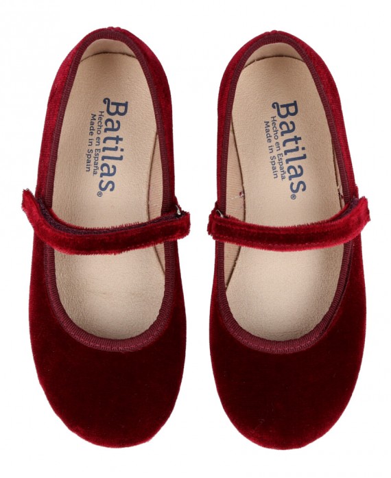 girl's red Mary Janes