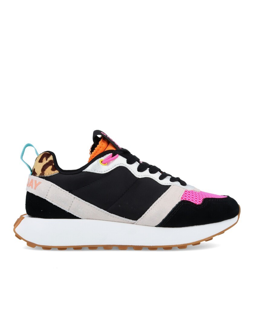 sports style sneaker