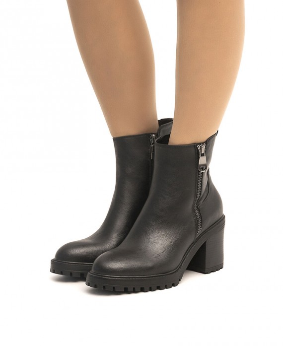 women's black ankle boots