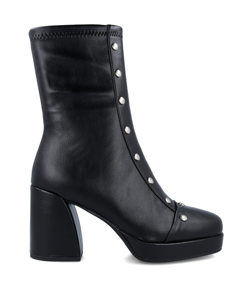 Noa Harmon Marianne 9138 Black studded boots