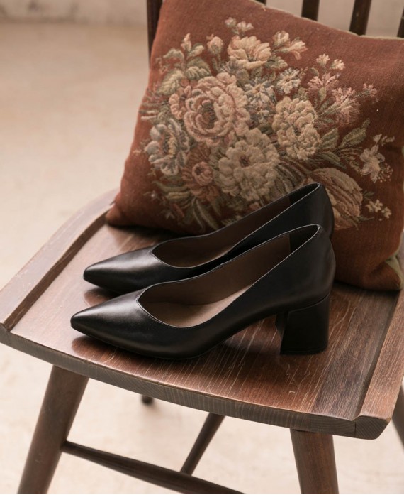 Patricia Miller Vienna 5136F Black court shoe