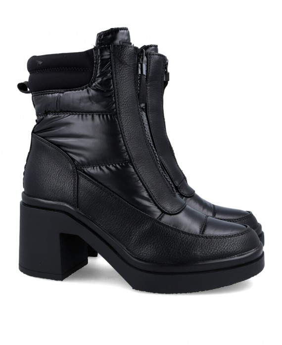 D'Angela DRB25221 Black padded heeled ankle boot