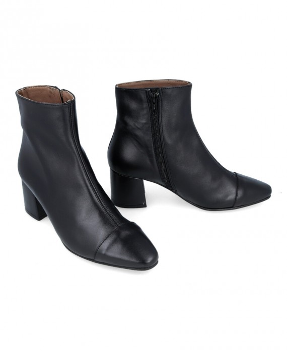 Patricia Miller black ankle boots 6174