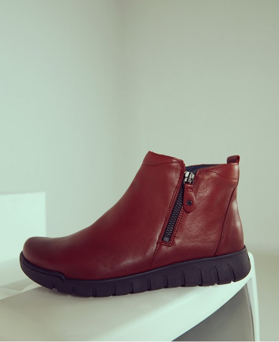Walk and Fly Alameda 749-007 Red flat ankle boots