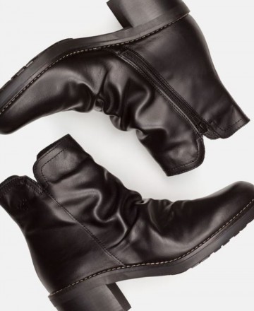 Yokono Mesina-003 Black embossed leather booties