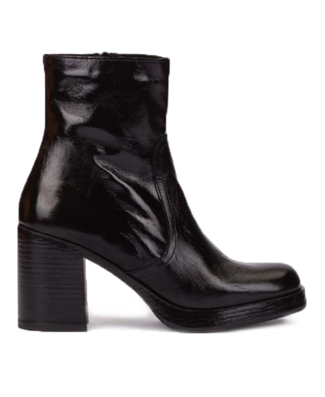 Yokono Kolin-001 Black shiny leather ankle boot