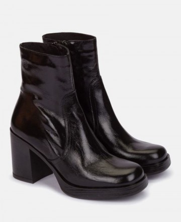 Yokono Kolin-001 Black shiny leather ankle boot