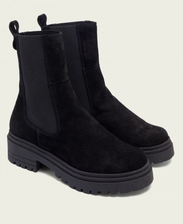 Flat ankle boots with rubber sole