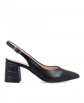 Elegant wide heel shoe