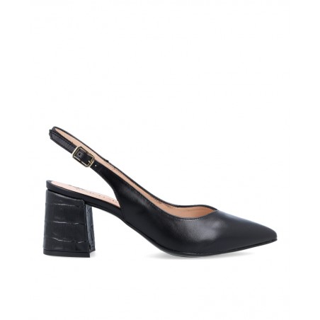 Elegant wide heel shoe