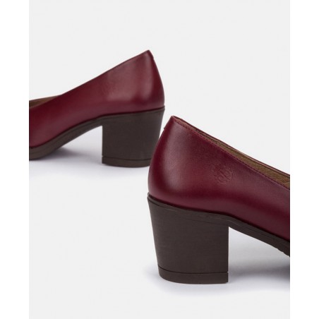 Women's burgundy shoes