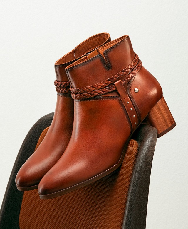 Wooden store heel booties