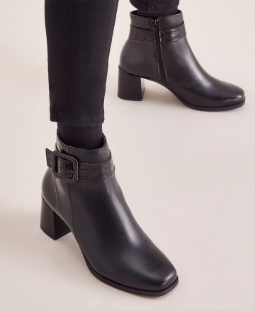 Pitillos 5404 Square heel black leather ankle boot
