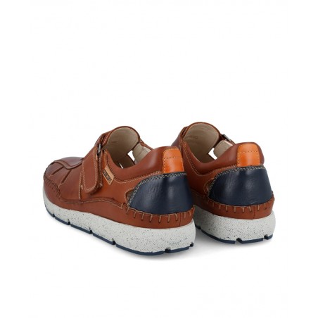Leather sandals with cushioned insole