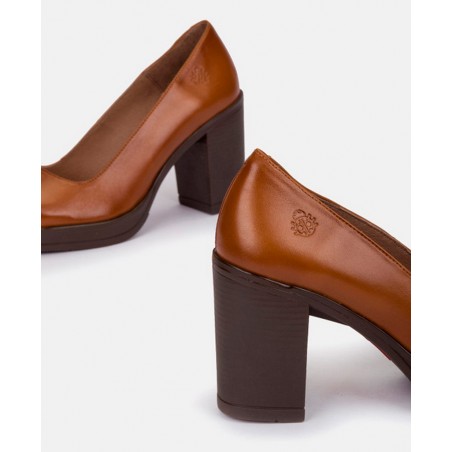Heeled shoes with cushioned insole