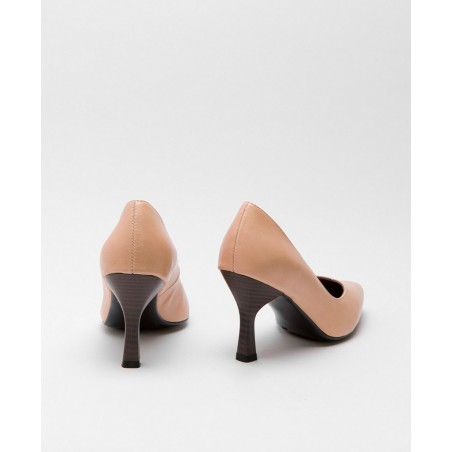 Heeled shoes with cushioned insole