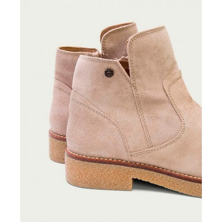 Ankle boots with comfortable insole