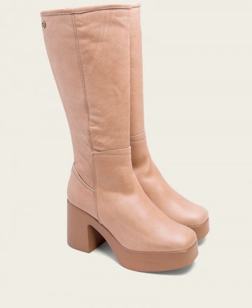 High boots with side zipper
