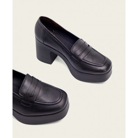 Women's loafers with antiphase heel