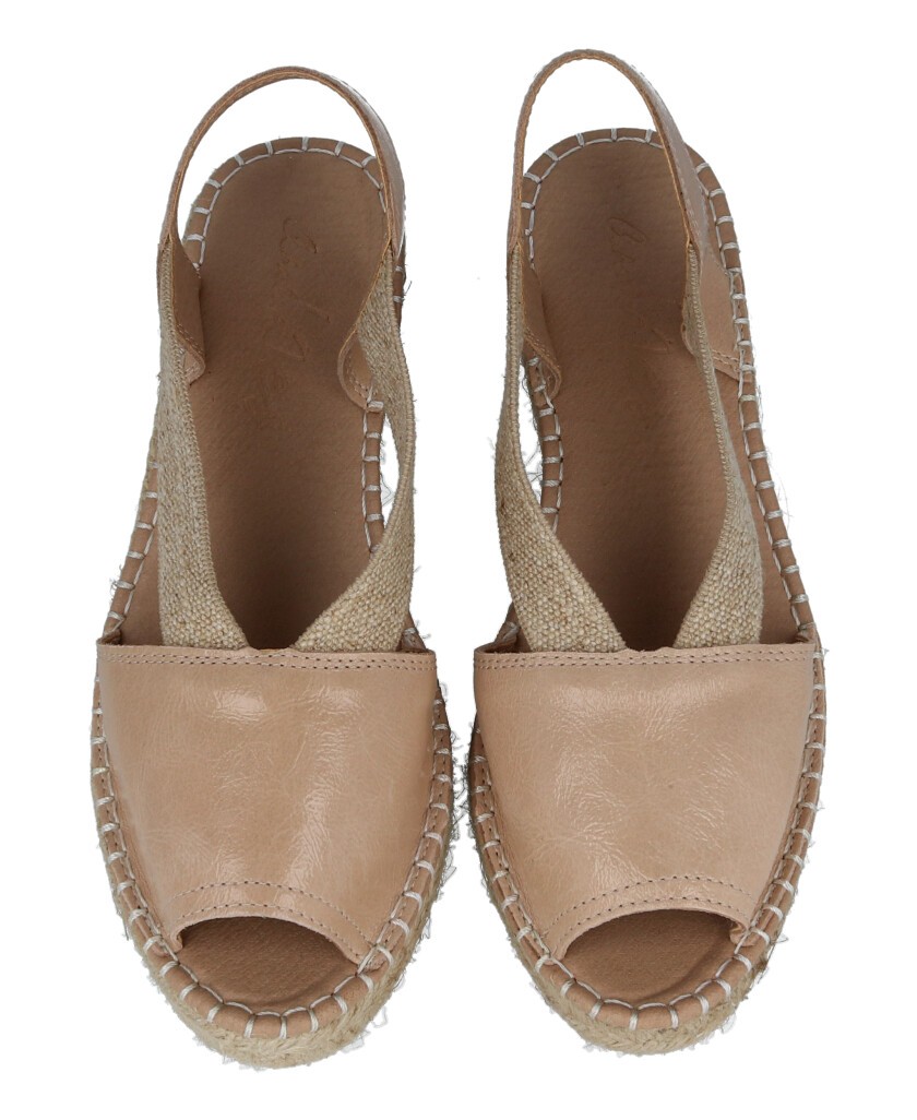 Alpargata de piel de charol en color beige