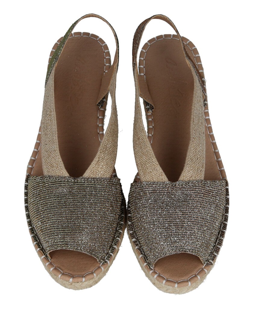 Espadrilles with elastic closure