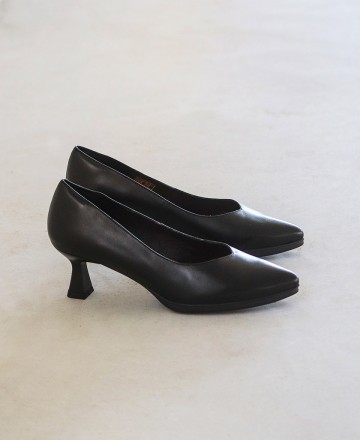 Desireé Maia10 Elegant black heeled shoes