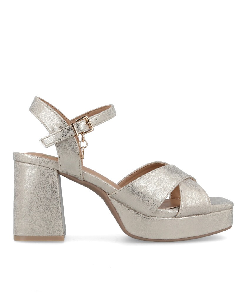 Women's strappy sandals