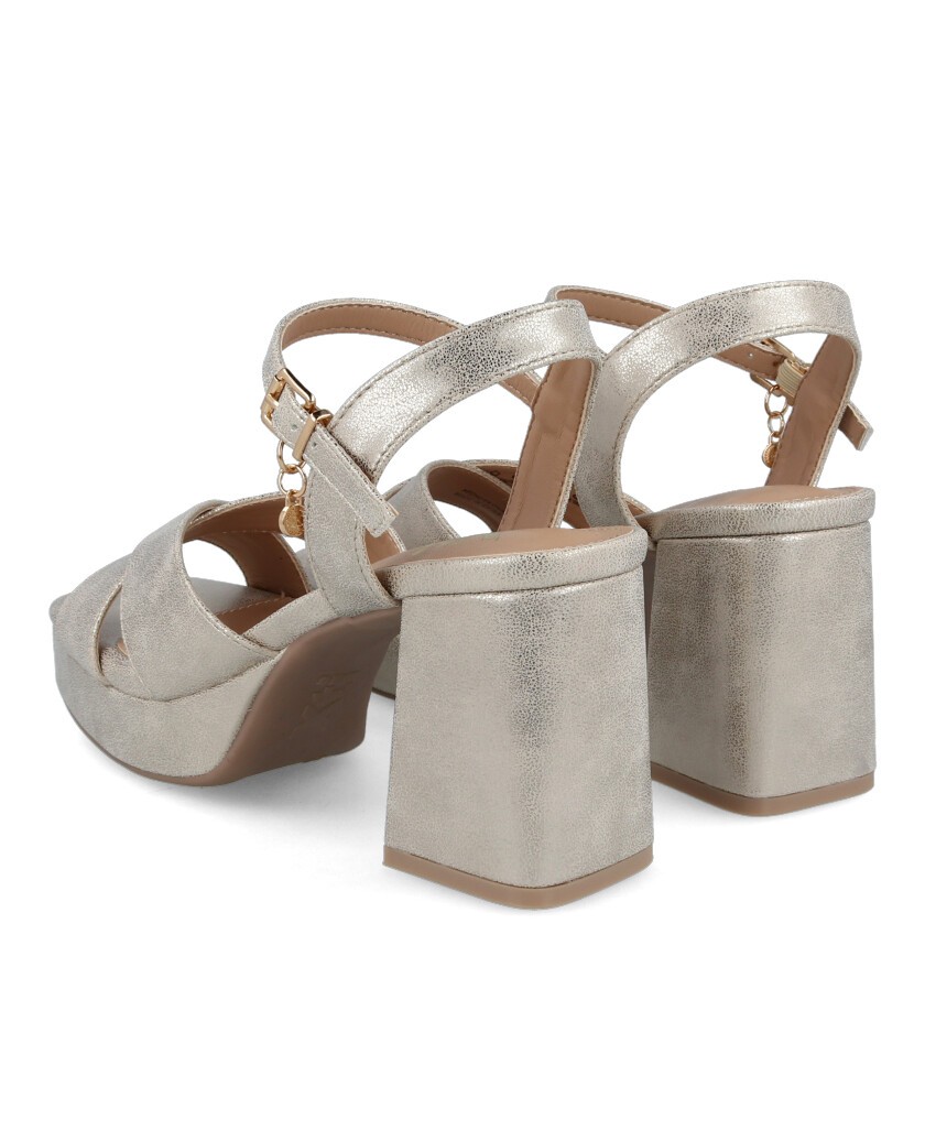 Sandalias tacón medio