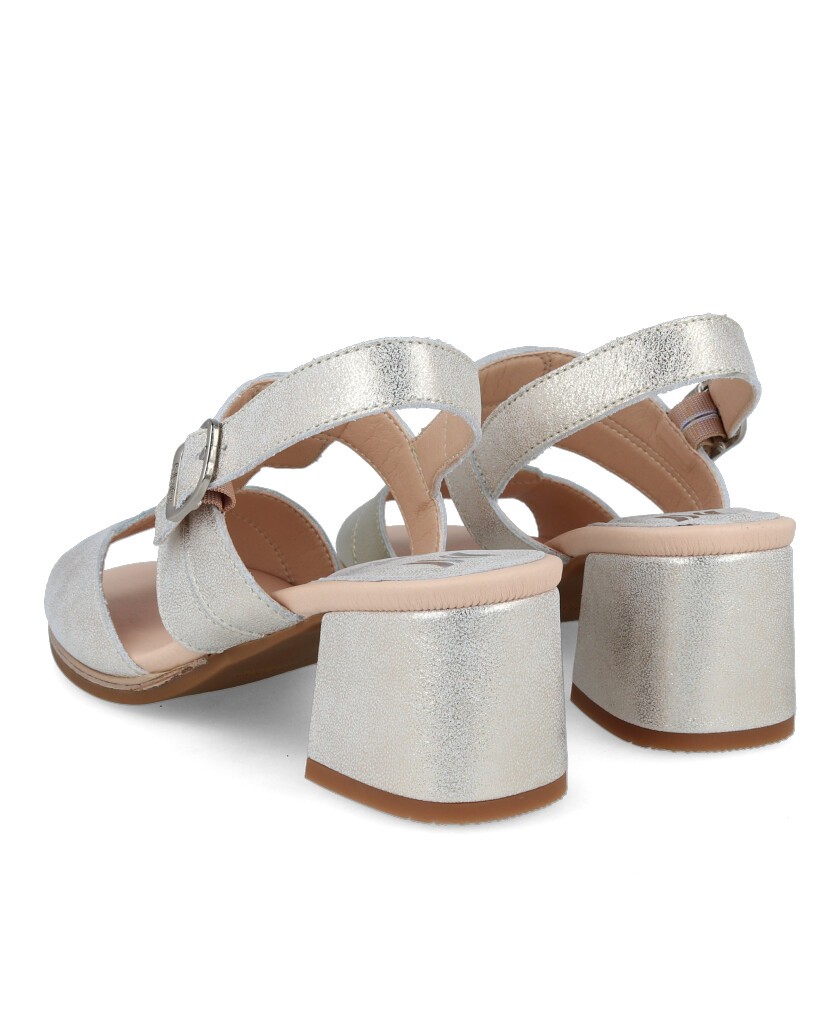 Women's strappy sandals