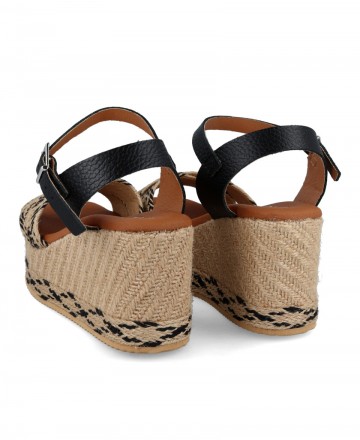 Sandal with straps