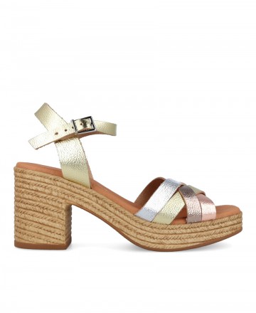 Sandals with medium heel