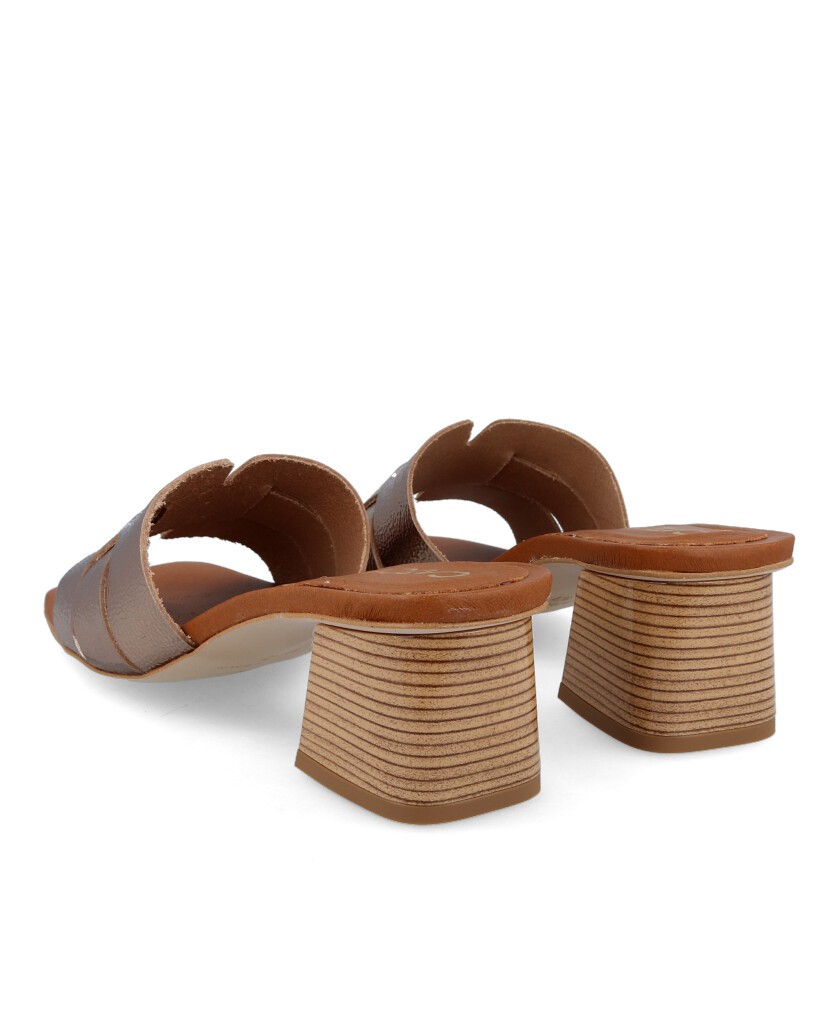 Catchalot 5359 leather sandal with spade closure