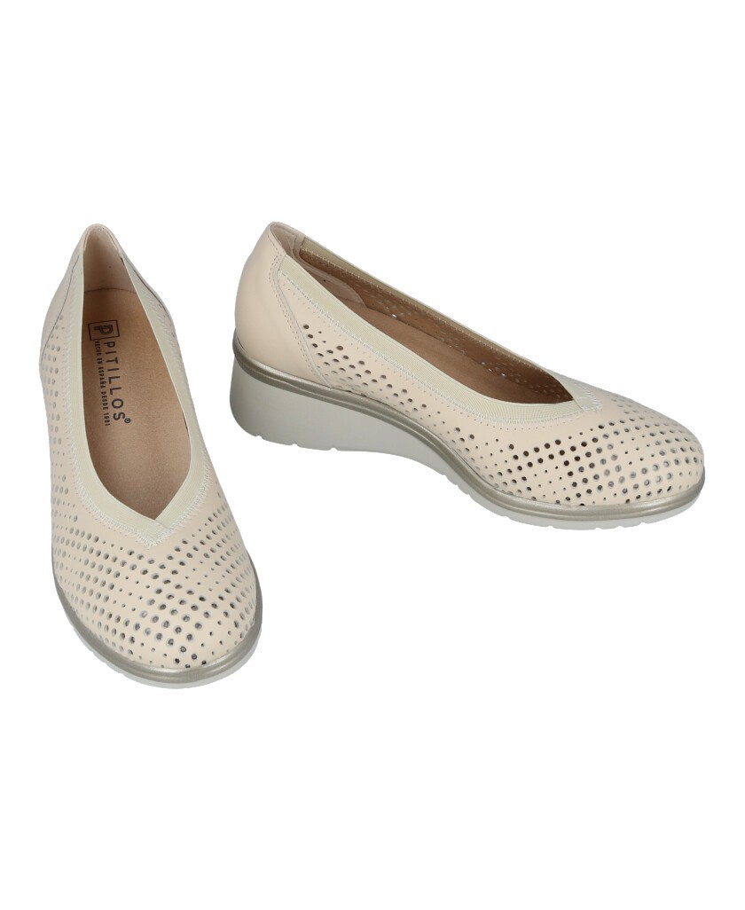 Bailarinas color beige con cuña Pitillos 5741