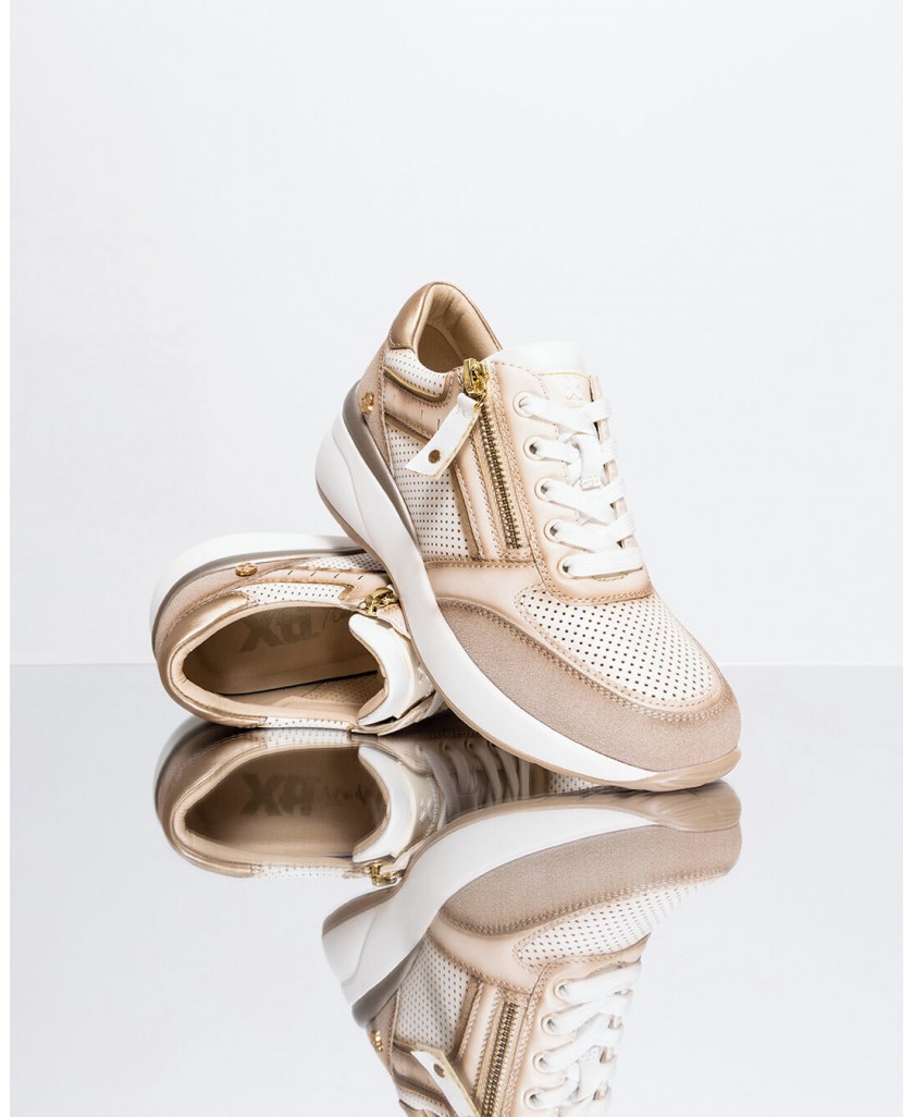 Zapatilla con cuña baja Xti 142578