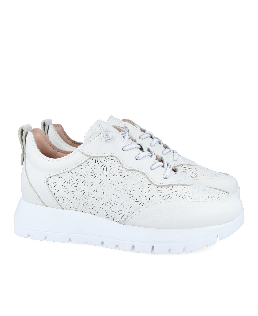 h2Deportivas troqueladas Cario Wonders A2460 h2 pstrongDeportivas troqueladas Cario strong para mujer en color blanco Caracteri