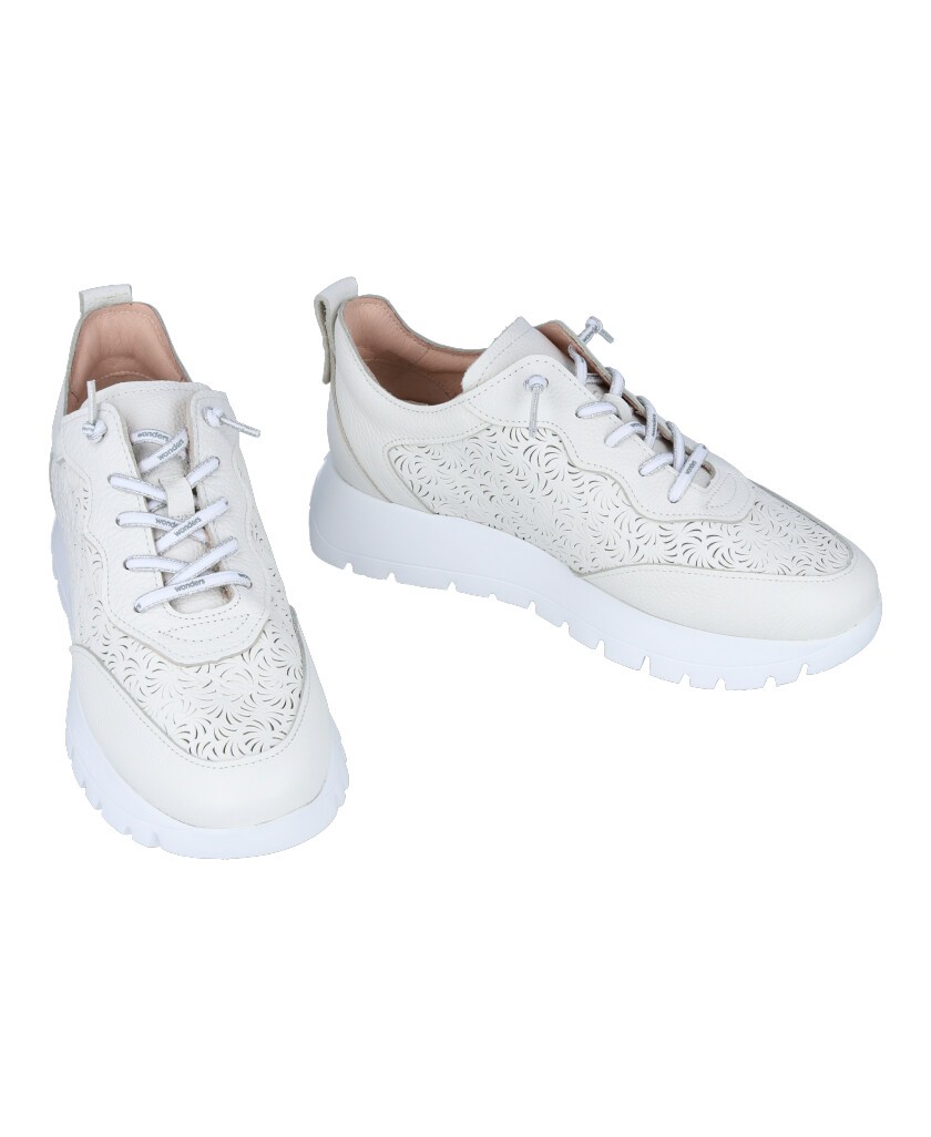 h2Deportivas troqueladas Cario Wonders A2460 h2 pstrongDeportivas troqueladas Cario strong para mujer en color blanco Caracteri