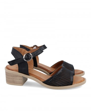 W&F 21-221 wide heel sandal