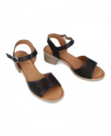 W&F 21-221 wide heel sandal