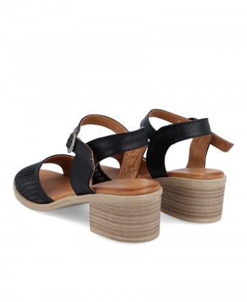 W&F 21-221 wide heel sandal