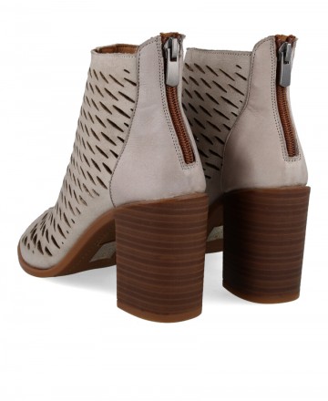 Ankle boots cut out for woman W&F