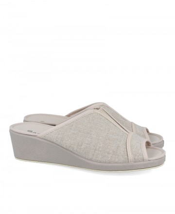 Garzón 740 women's beige slippers with wedge