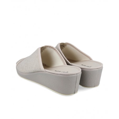Garzón 740 women's beige slippers with wedge