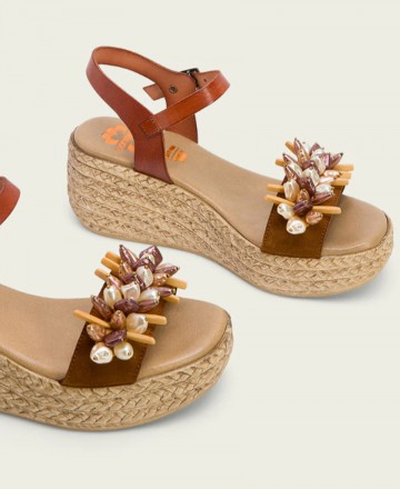 Brown leather sandal with beads Porronet 3039