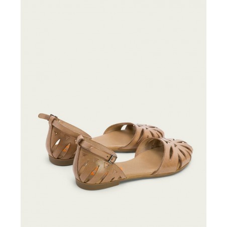 Sandalias para mujer en color taupe Caracteristicas con hebilla tacon 1 cm zapato de estilo casual suela de goma termoplastica