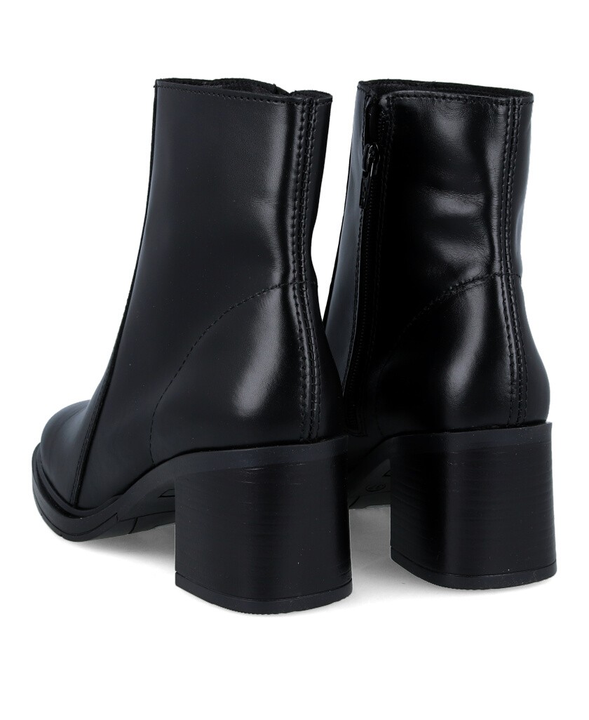 Stilmoda 5888 leather ankle boots with medium heels in black colour