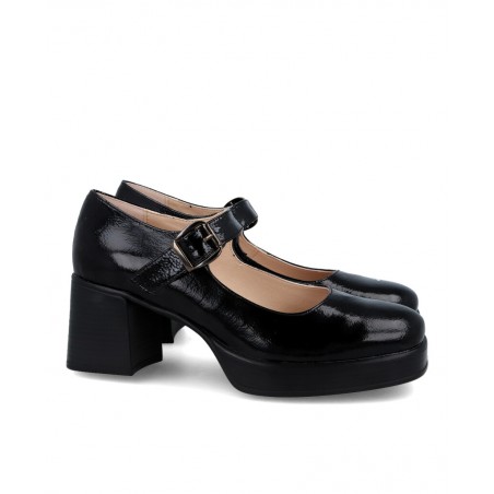 Patricia Miller Besaya black pump with block heel